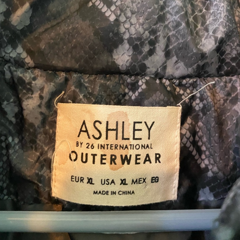 Snakeskin puffer jacket - Picture 2 of 2